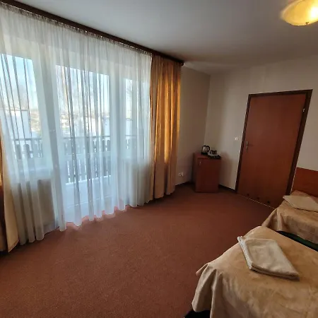 Ostoja U Pyrca 住宿加早餐酒店 3*