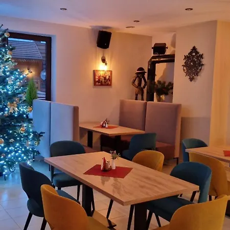 Ostoja U Pyrca 3* זקופאנה