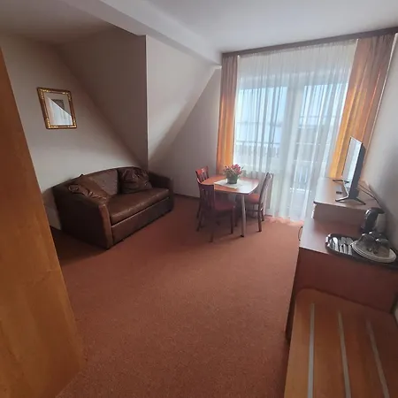 فندق مبيت وإفطار Ostoja U Pyrca 3*