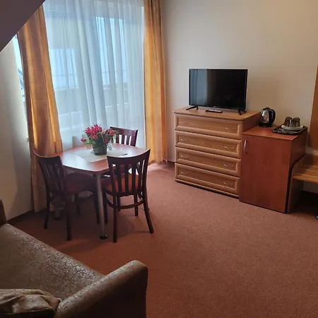 فندق مبيت وإفطار Ostoja U Pyrca 3*