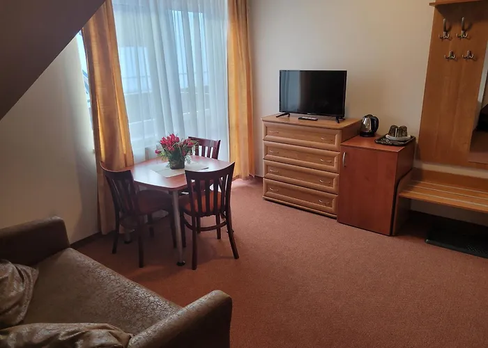 فندق مبيت وإفطار Ostoja U Pyrca 3*